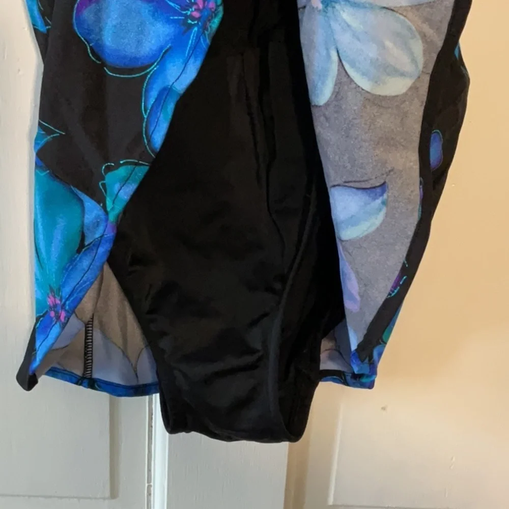 🍁Inches Away bathing suit Woman’s size 10 - Picture 6 of 9